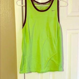 Neón green workout top